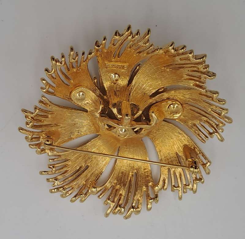 large Vintage 1960's Monet Gordelia Gold Plated Brooch