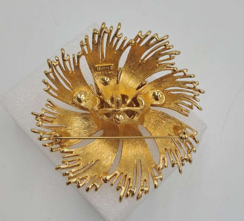 large Vintage 1960's Monet Gordelia Gold Plated Brooch