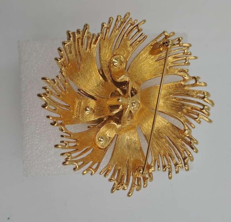 large Vintage 1960's Monet Gordelia Gold Plated Brooch