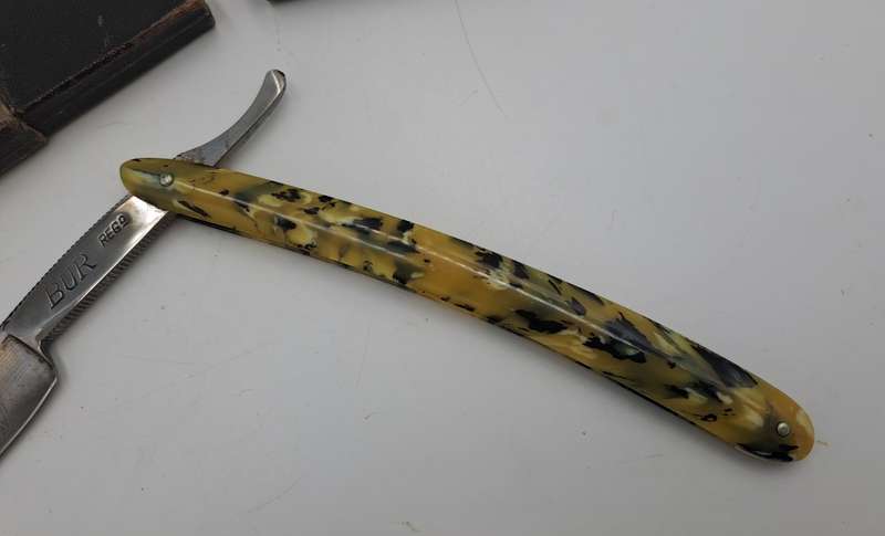 Vintage WALD -SOLINGEN Prima Bur cut throat razor - made in Germany with Box
