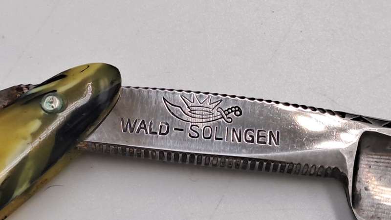 Vintage WALD -SOLINGEN Prima Bur cut throat razor - made in Germany with Box