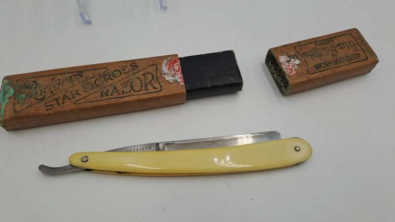 Vintage Joseph Rodgers Star & Cross Barbers Friend cut throat razor - made in Sheffield England