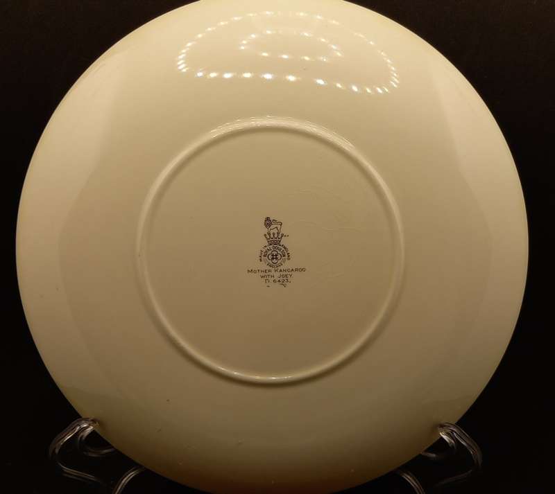 Vintage Royal Doulton Mother Kangaroo with Joey. D.6423 Plate 265mm