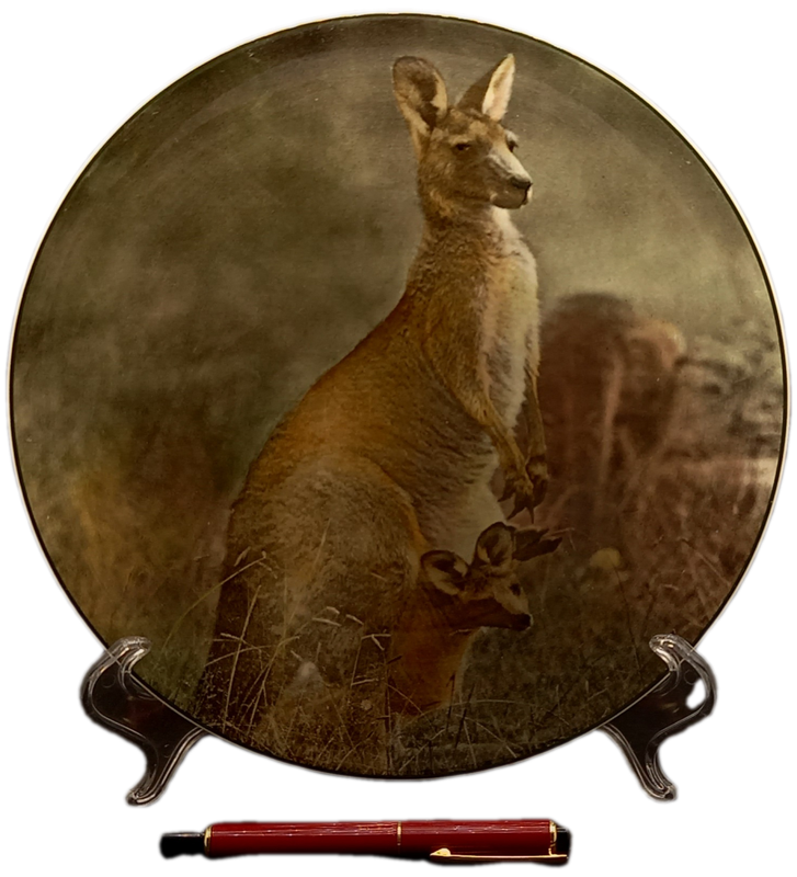 Vintage Royal Doulton Mother Kangaroo with Joey. D.6423 Plate 265mm