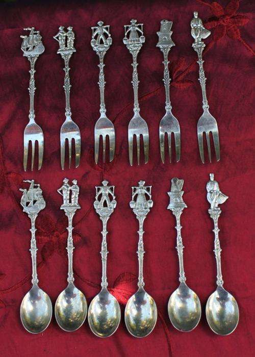 12 Piece Fork and Spoon set (think it is dutch) see photo's 113mm