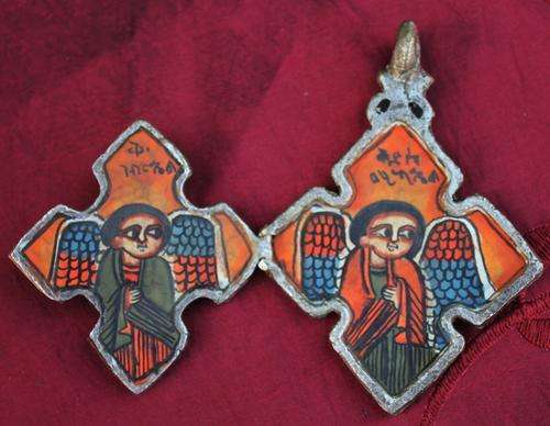 R1 Start !!!  What is this ? A Ancient handmade Locket (metal is non magnetic)