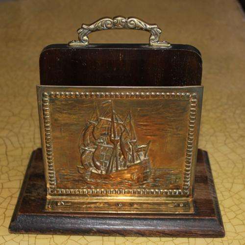 A Antique Brass and Wood servette holder 755g 218mmx140mmx205mm as in photo's