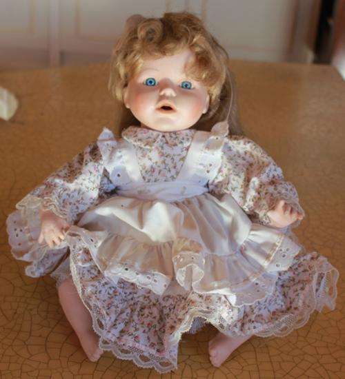 Crazy R1 start!!!!   a Vintage Collectable doll-  270x240mm-  see all photo's