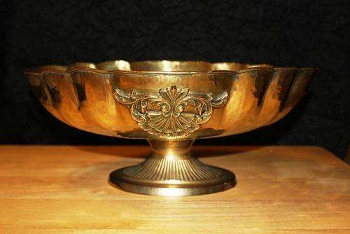 a Large Vintage Brass Bowl (Handles missing) see all photo's  1.225kg  334x228x155mm