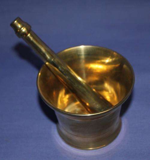 Solid Brass mortar and pestle- 720g - 134x22mm and 91x70mmsee all photo's