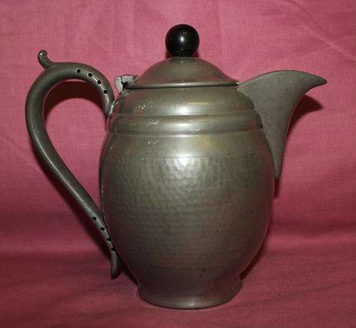 Crazy R1 Start !! Vintage Old English Pewter Jug-Made in England - 558g - 175mm X 190mm -see more