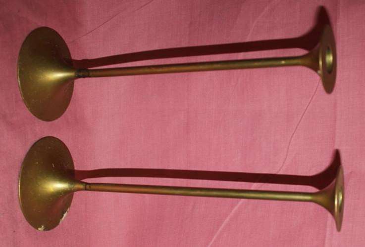Crazy R1 Start!!!  2 Brass Candle sticks ( repaired see photo's ) 835g - 266mm x 86mm