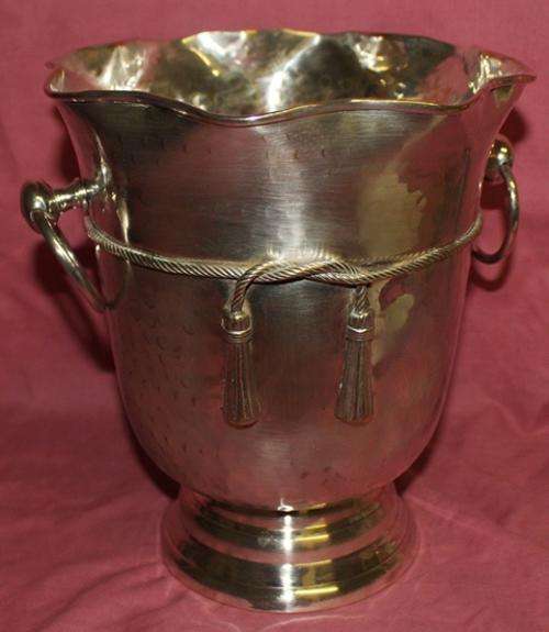 a Beautiful Vintage  Ice Bucket 1.205kg - 244mm x 218mm