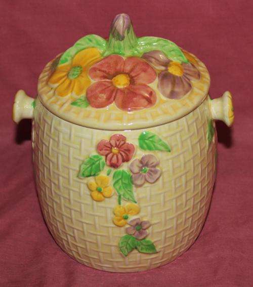 A Lovely collectible Wade Cookie Jar made in England