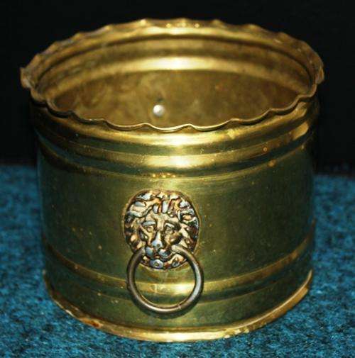 a Solid Brass Planter stamped Cape Town 405g - 145mm x 113 mm