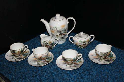 Vintage un-marked Teaset Lovely detail - 4 x cups and saucers,Teapot,milk jug and sugar pot