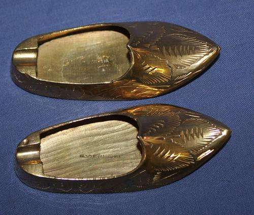A pair of  VINTAGE Brass shoe Ashtrays made in India -85mm