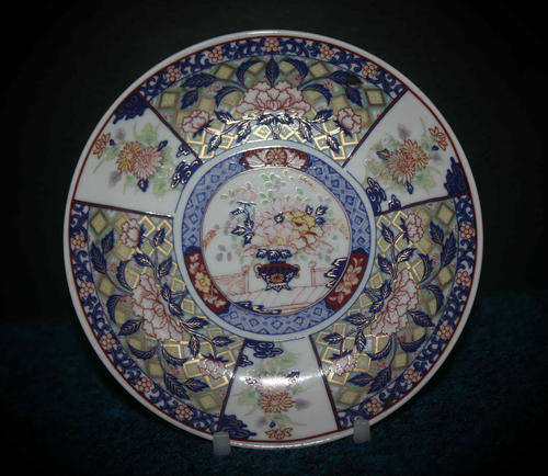 A vintage small saucer plate 160mm