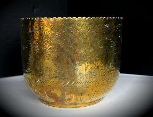 A Solid Brass Pot with detail 800g - 152mm (H) x 186mm (W)