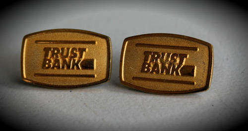 a Pair of Vintage TRUSTBANK Cufflinks (no back links see photo`s)