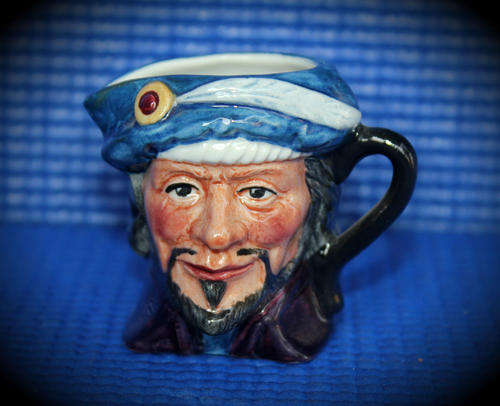 Vintage Staffordshire Caracter Jug Sherwood Collection Sheriff of Notthingham -57mmx60mm