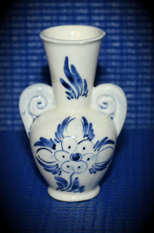 A Hand painted Delfts Blue Vase - 82mm