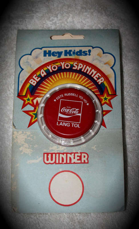 Vintage 1970's Genuine Russell Coca Cola Yo-Yo in origanal packaging -special edition -read more