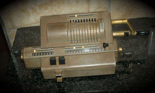 a Very old origanal Odhner Mechanical Pinwheel Calculator -Sweden- 6kg