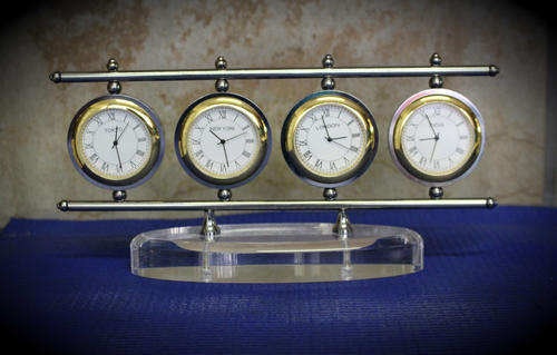 Vivimed table clock with 4 quartz clocks showing times in Tokyo New York London India-working