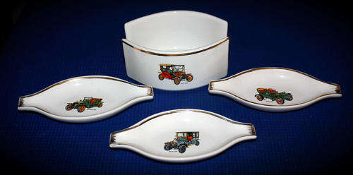 3 Corn Plates with Holder Automobile motifs - 1 Plate has a chip see photo's