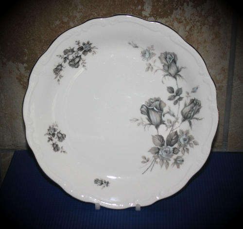 a Huguenot Fine china U.S Reg Pat large Plate made in South Africa 256mm