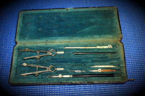 Very Old Compass drawing set in wooden box 1 piece missing -box 223x90x22mm