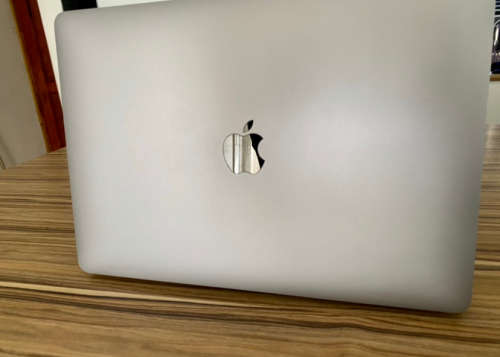 MACBOOK PRO
