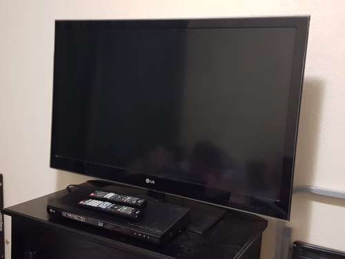 LG 42" FHD Cinema 3D TV + LG BD670 3D Blu-ray Disc Player