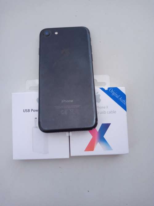 IPHONE 7 32GB IN GOOD CONDITION