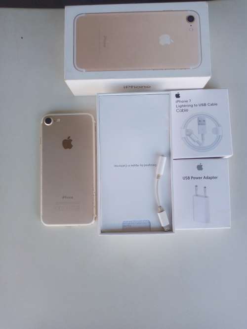 IPHONE 7 32GB IN GOOD CONDITION