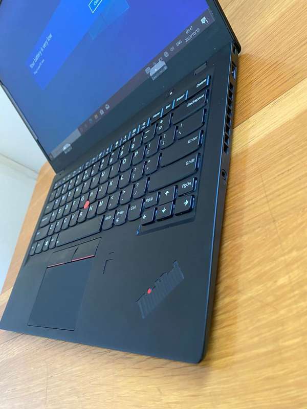 LENOVO X1 CARBON i7 8TH GENERATION