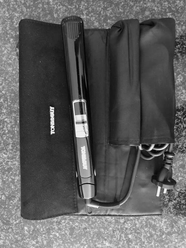 TONI & GUY FLAWLESS FINISH STRAIGHTENER