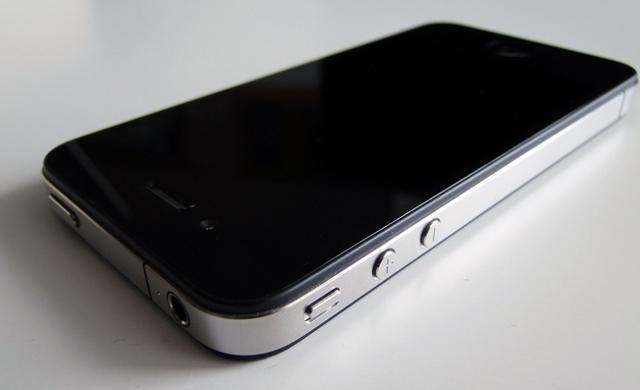 black iPhone 4s