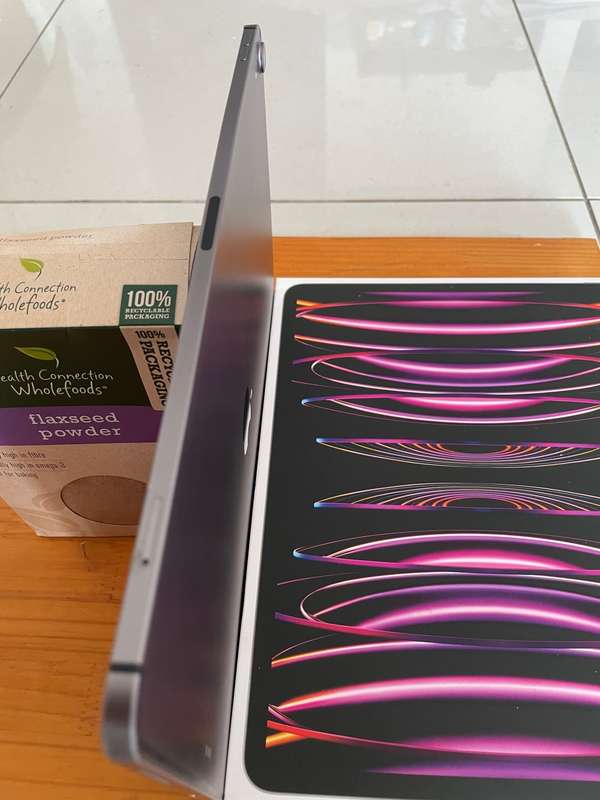 iPad Pro, 12.9 inch (3rd gen) (2018) 512Gb, Wifi Dual band and Cellular 5G. Working Perfectly.