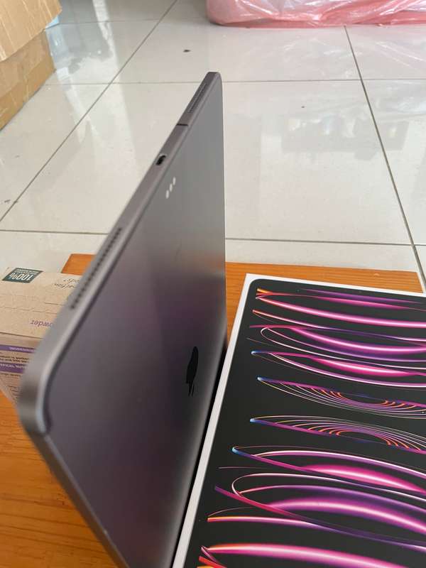 iPad Pro, 12.9 inch (3rd gen) (2018) 512Gb, Wifi Dual band and Cellular 5G. Working Perfectly.