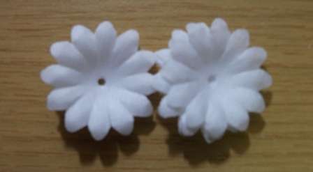 FLOWERS WHITE  SMALL 3cm  (10)