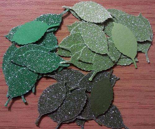 2cm LEAVES (40) GLITTER GREEN ASS.