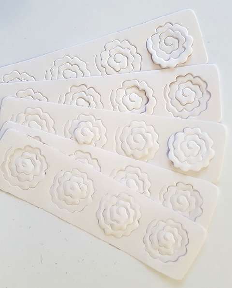 QUILLING ROSES MED - WHITE   ** MAKE THEM ANY COLOUR ***