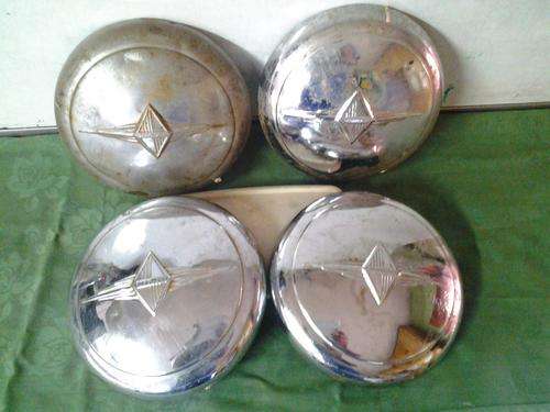 4x Borgward wheel caps.