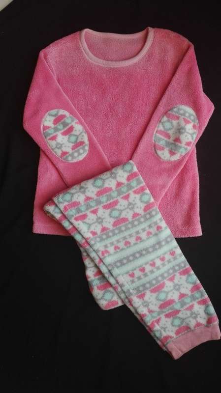 Woolies 2 piece Winter PJs in Excellent Condition Size: 7-8 years