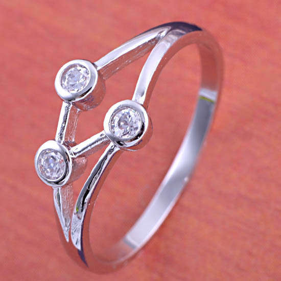 Vogue 9K Solid White Gold Filled CZ Womens Ring,size 8,G601