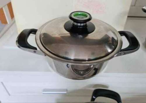 5 pc Amc pots
