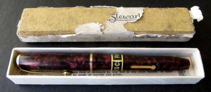 Conway Stewart 14ct Gold nib fountain pen in original box