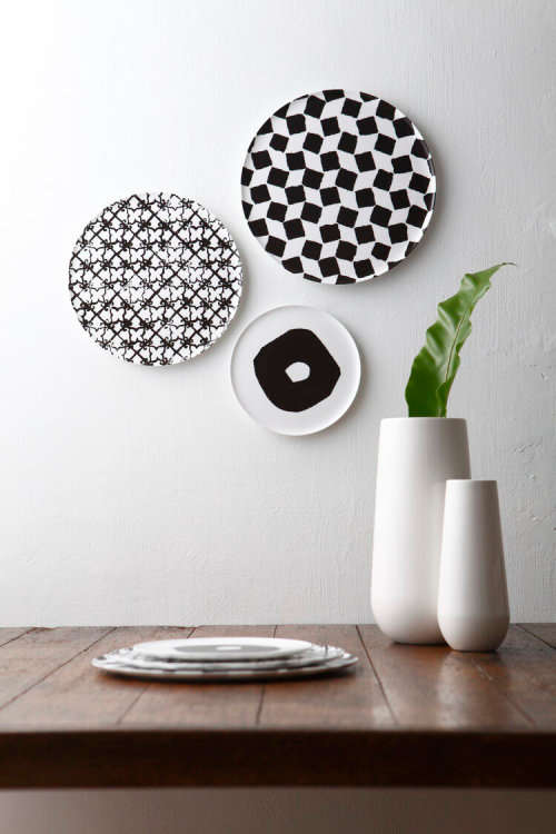 PAOLA NAVONE LIMITED EDITION PORCELAIN ABSTRACT MODERNIST PLATE JIA INC